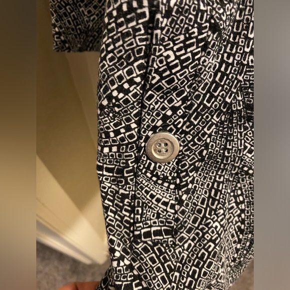 chicos weekends size 2 Pullover Top 3/4 Sleeve Stretch Shirt Medium 12 Black Wht - Picture 5 of 7
